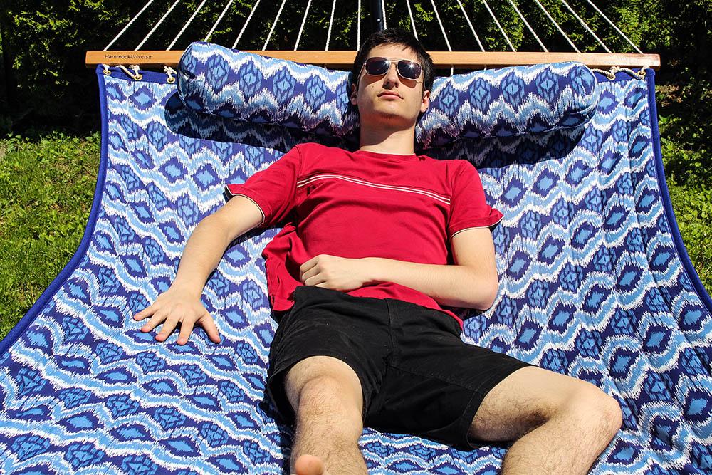Deluxe Quilted Hammock with Wicker Stand — Hammock Universe Canada